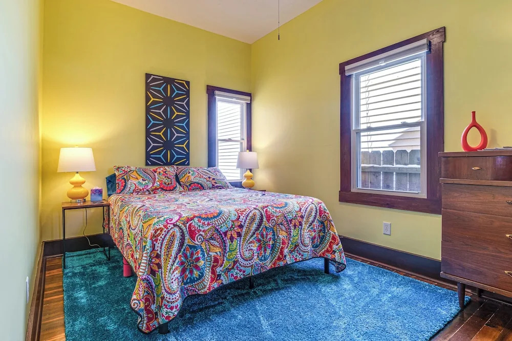 Retro-inspired Indy Home: Walk to Fountain Square!
