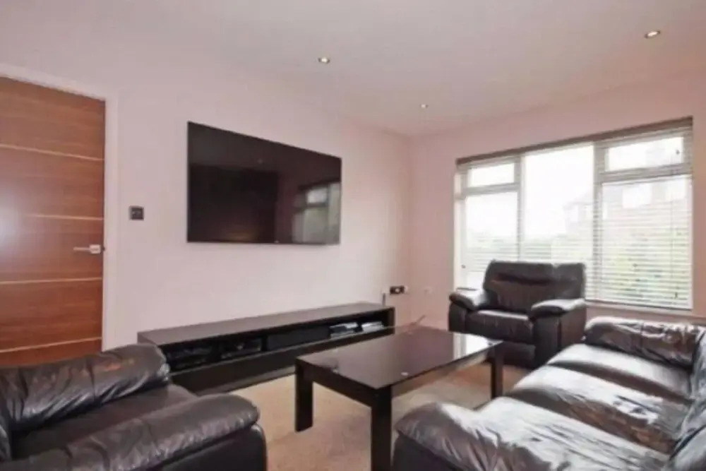 3 Bed House In Harrogate 2 Hot Tubs & Pet Freindly