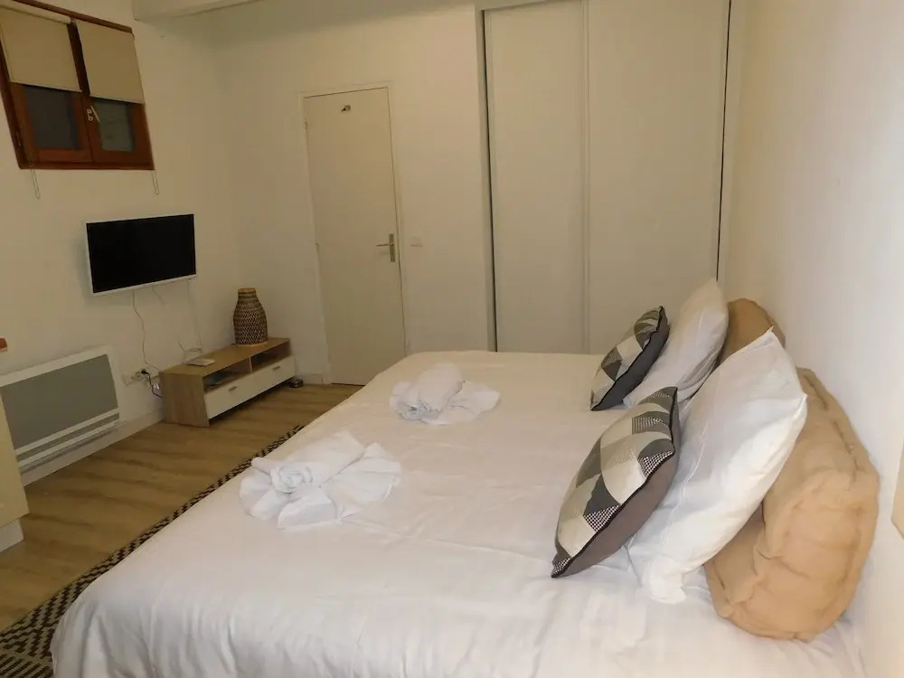 T1  James Close coeur du vieil Antibes