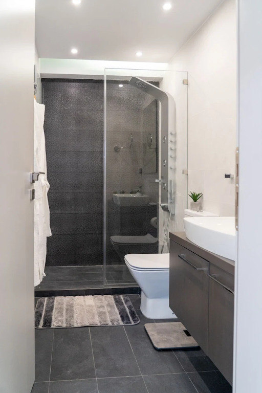 The Lop Athens Holidays Luxury Suites