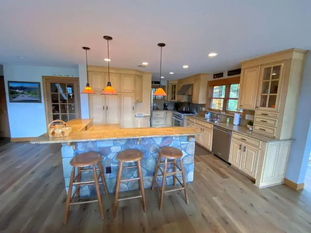M1 Luxury home a short walk from the Mount Washington Hotel AC heated floor stunning views