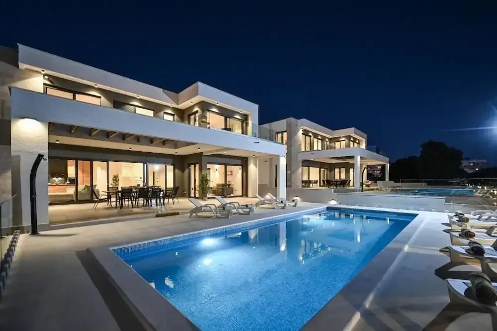 Luxury Villas Paradise