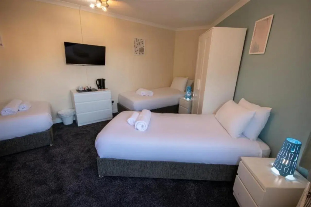 Irvine Riverside Guesthouse