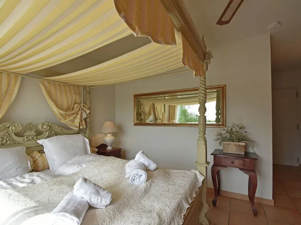 Stately Villa in La Gaude With Relaxation Area and Pool