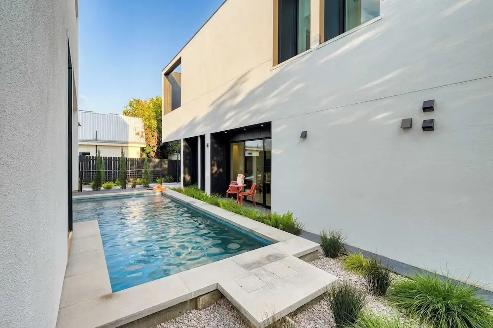 Modern East Austin Home w/ Pool, Near Downtown & Lady Bird Lake Casa 1803 by Avantstay