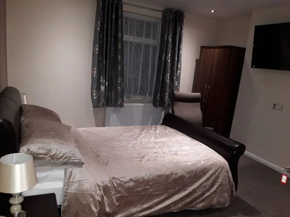 THE NEW Accommodation FREE complimentary breakfast and parking