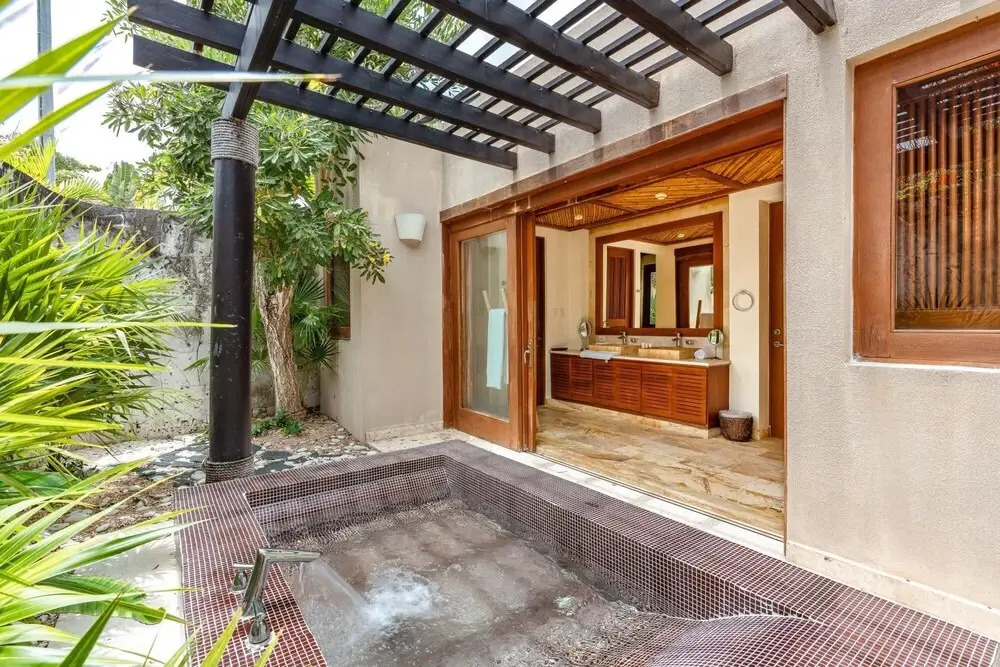 Rustic Private Bungalow at Green Village w Picuzzi Included
