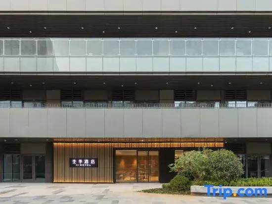 JI Hotel (Jinan Jingshidong Road Fenghuang Square)