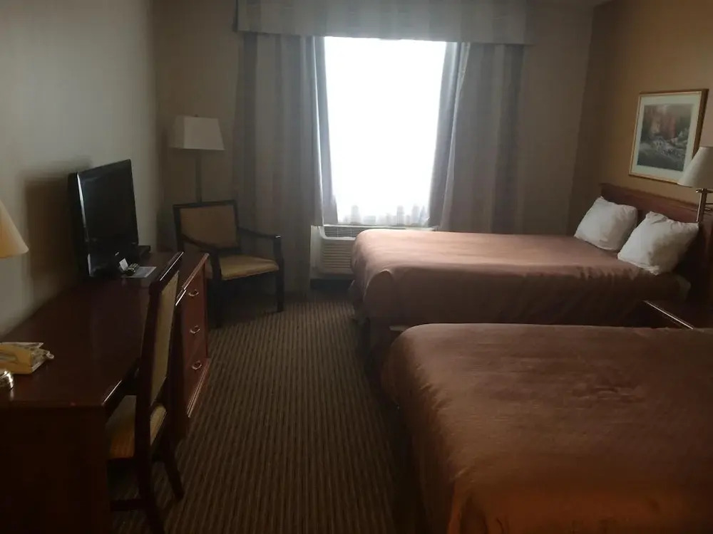 Foxwood Inn and Suites