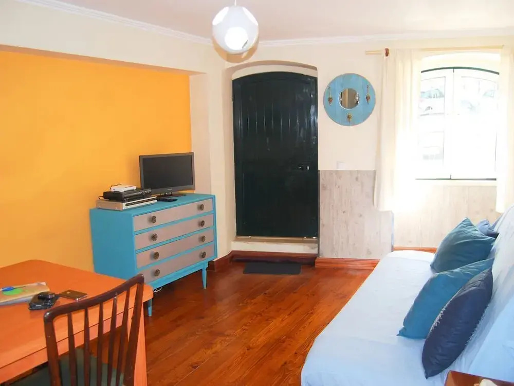 RH Veronica Terrace Apartment