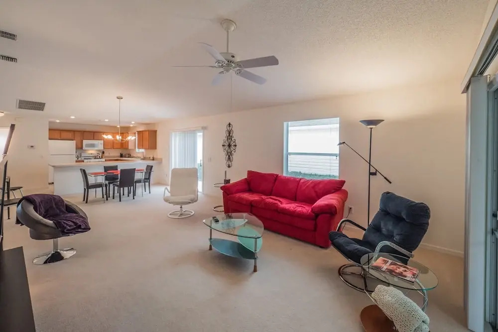 Audrey Lane 555 by White Pelican VR