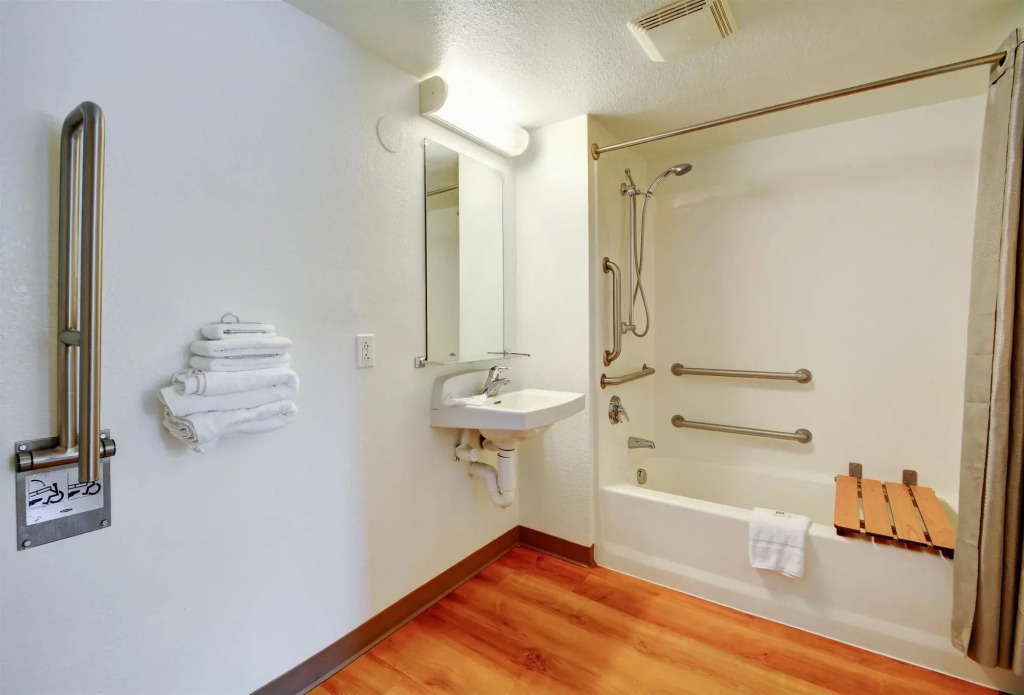 Motel 6-Southington, CT - Hartford
