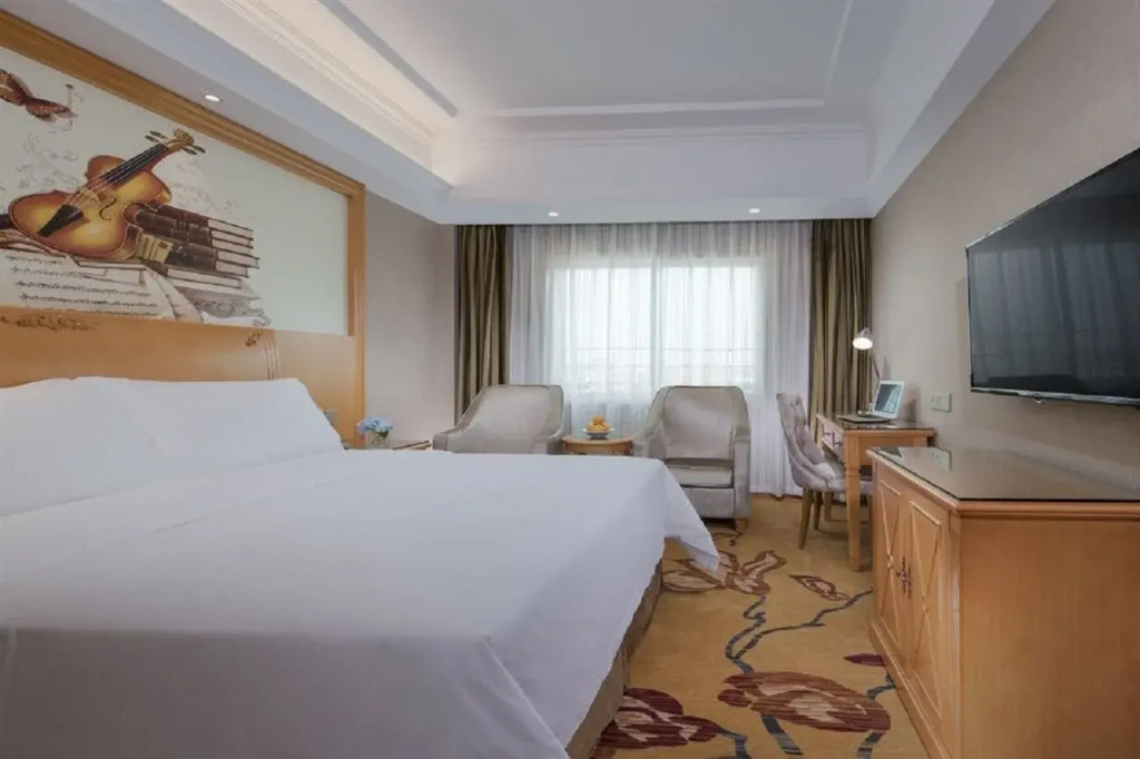 Vienna Hotel (Guangzhou Xintang Shacun Metro Station)