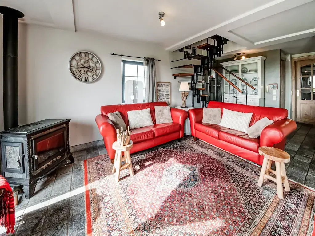 Tranquil Holiday Home in Mont with bubble bath, Terrace, Garden