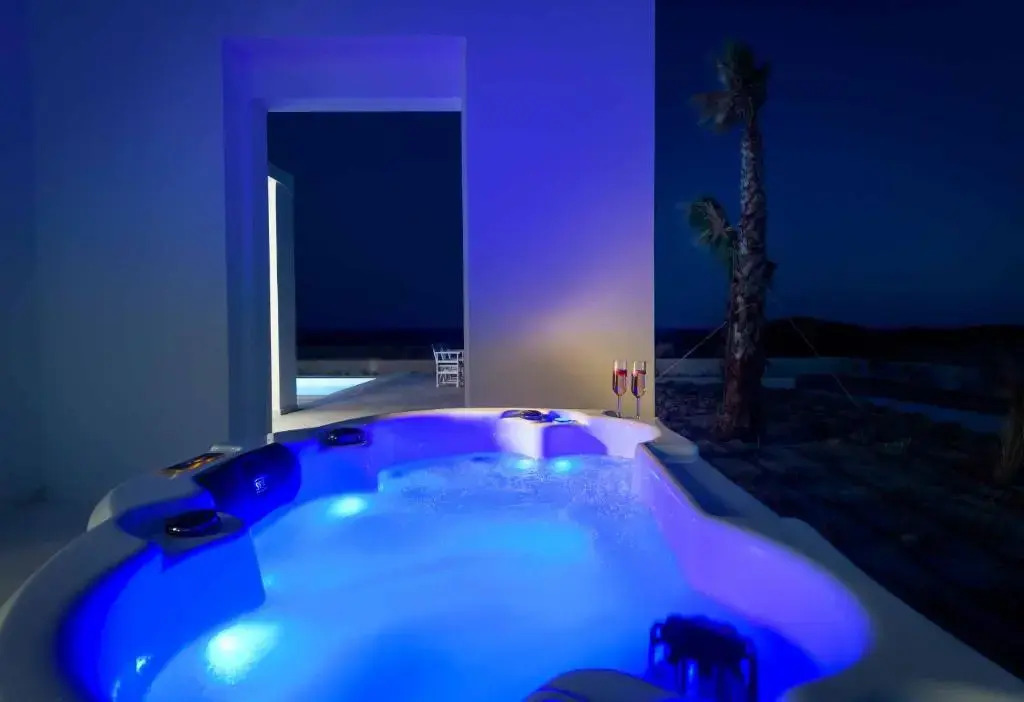 Seashore Villa - Luxury Beachfront - Pool & Sea View