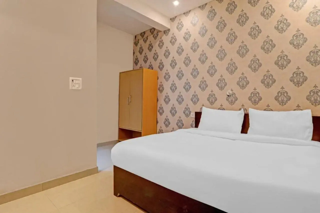 Capital O 70967 Hotel Aditya Grand