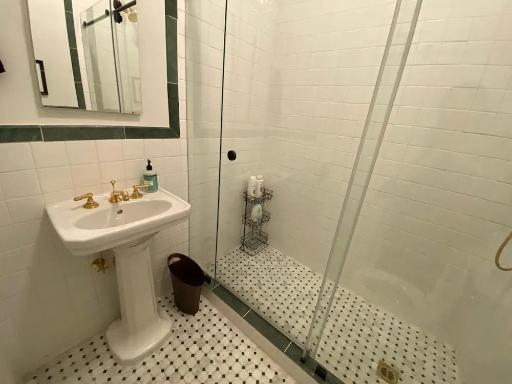 Gorgeous Studio in Beverly Boulevard! Sleeps 4!