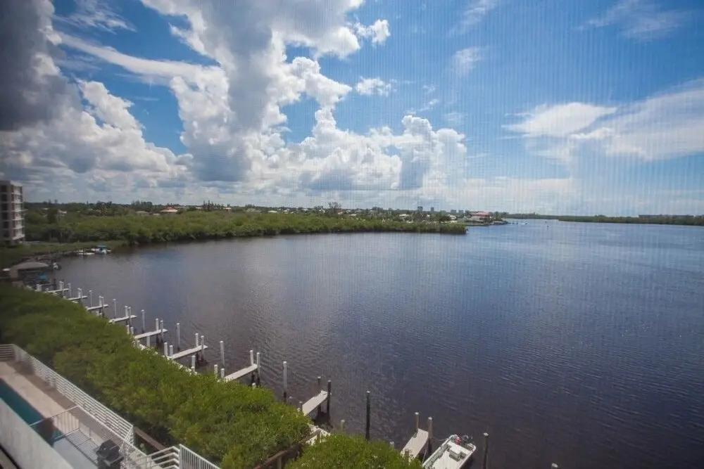 Hickory Bay West 407 - MO