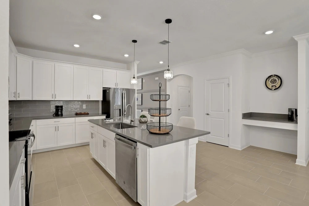 8946ptd- The Retreat At Championsgate 6 Bedroom Home by RedAwning