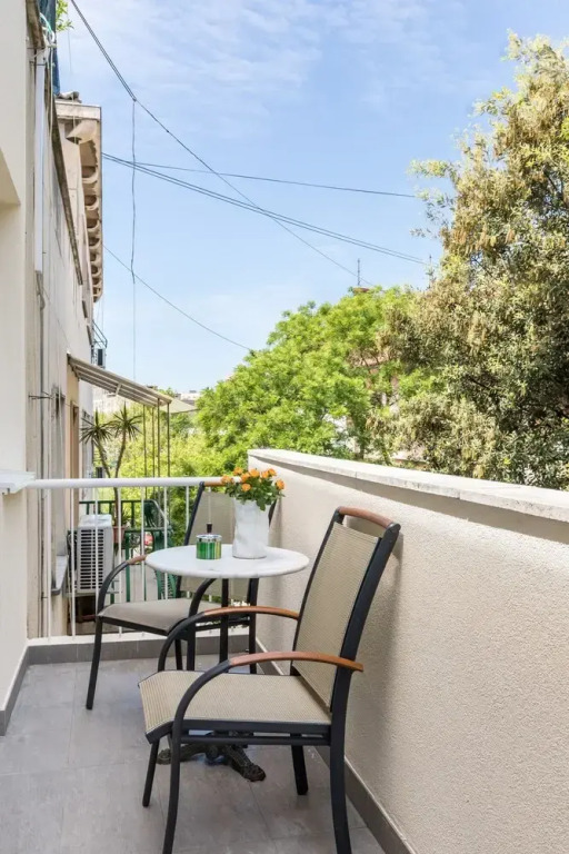 Down Town Apartment With Balconies