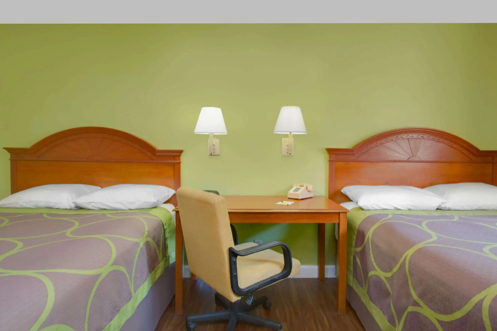 Super-8-Gainesville-I-75-Hospital-University-Area