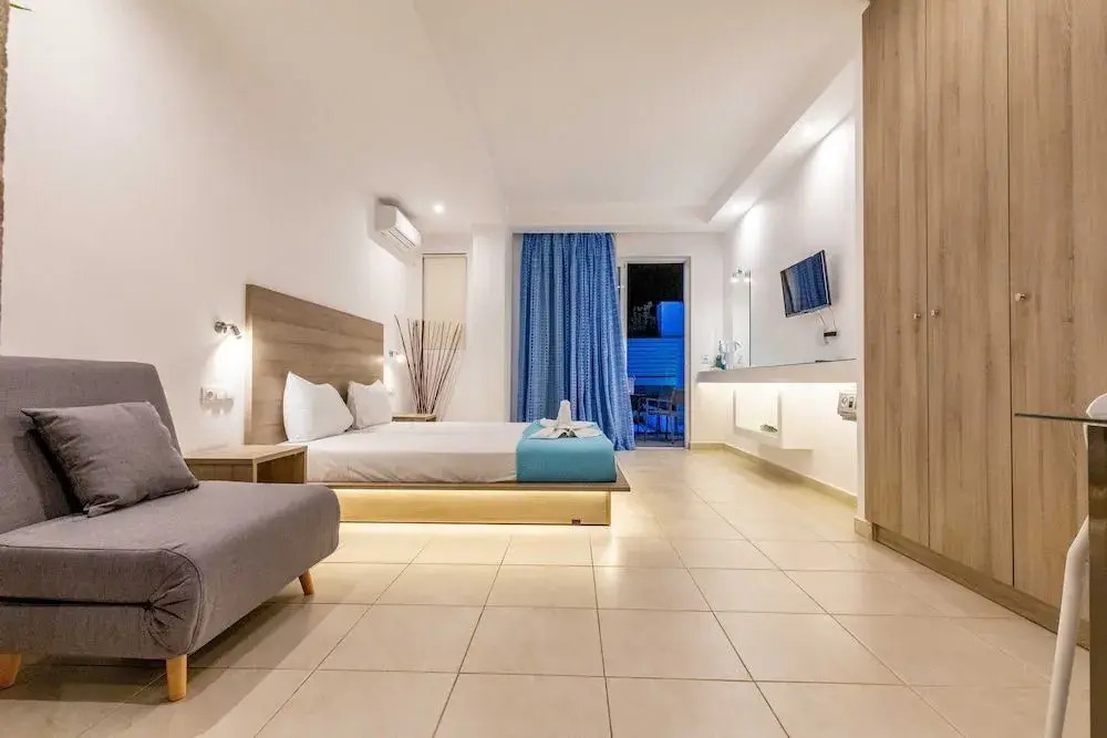 Stay Helios - Aparts & Pool Suites