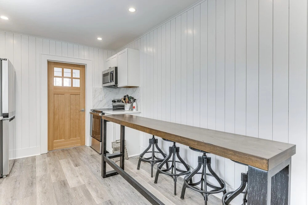 Walk to Harbor, Eats & Shops! Greenport Retreat