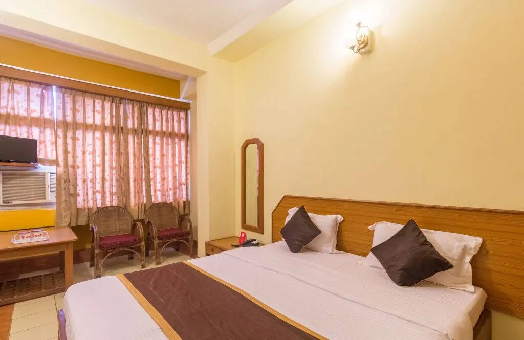 OYO 5332 Hotel Parnil Palace 1