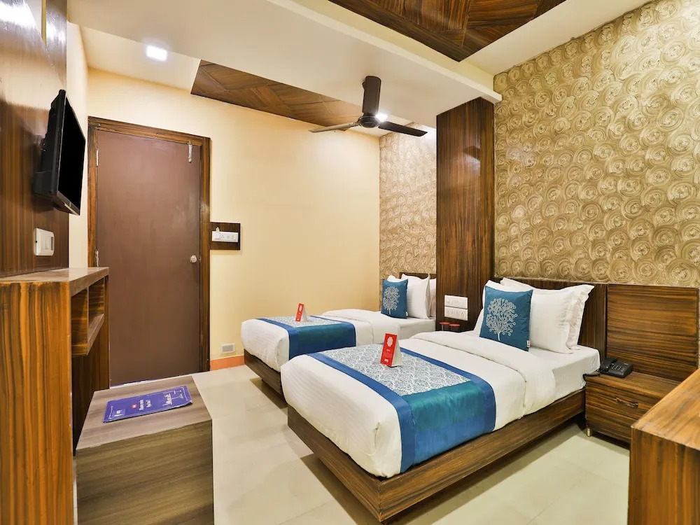 OYO 12196 Hotel Mayur Park Residency