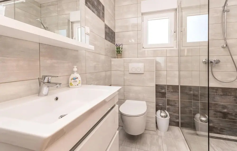 Nice Home in Ninski Stanovi With 4 Bedrooms and Wifi