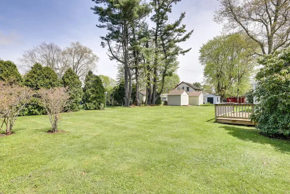 Charming Old Saybrook Home: Half-Mi to Sand & Sea