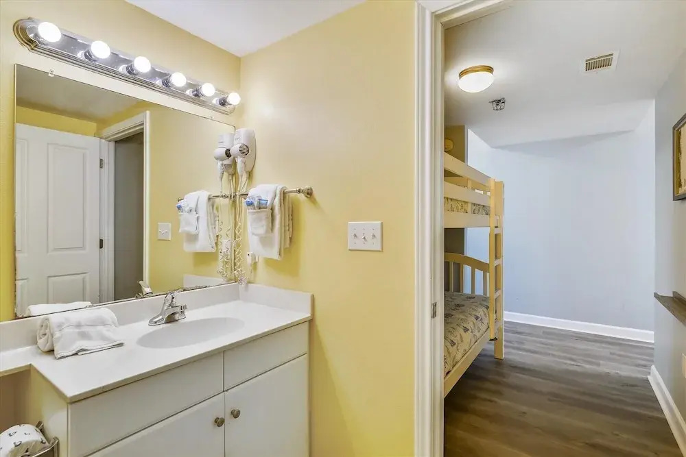 Shores of Panama 2025 - 1 Bedroom + Bunks . Reserved Parking, Free Fun! 1 Condo by RedAwning