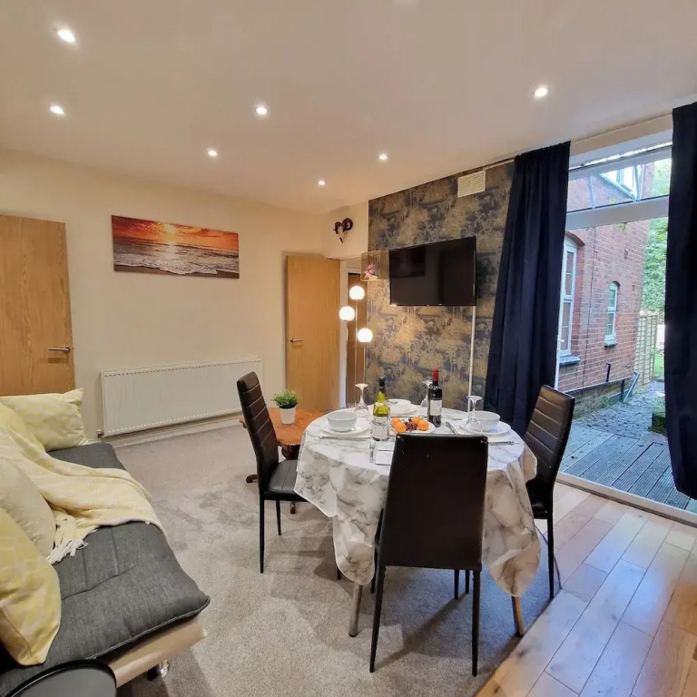 Kenilworth Modern Apartment With 2 Bedrooms