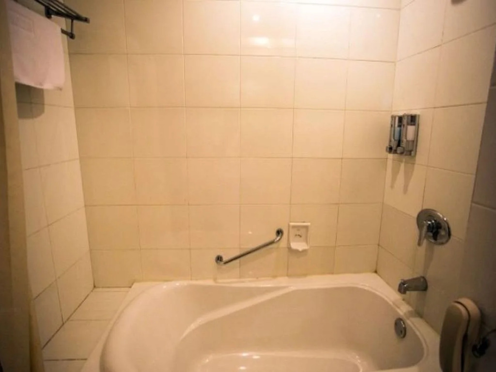 Linglong Neighbourhood Holiday Hotel