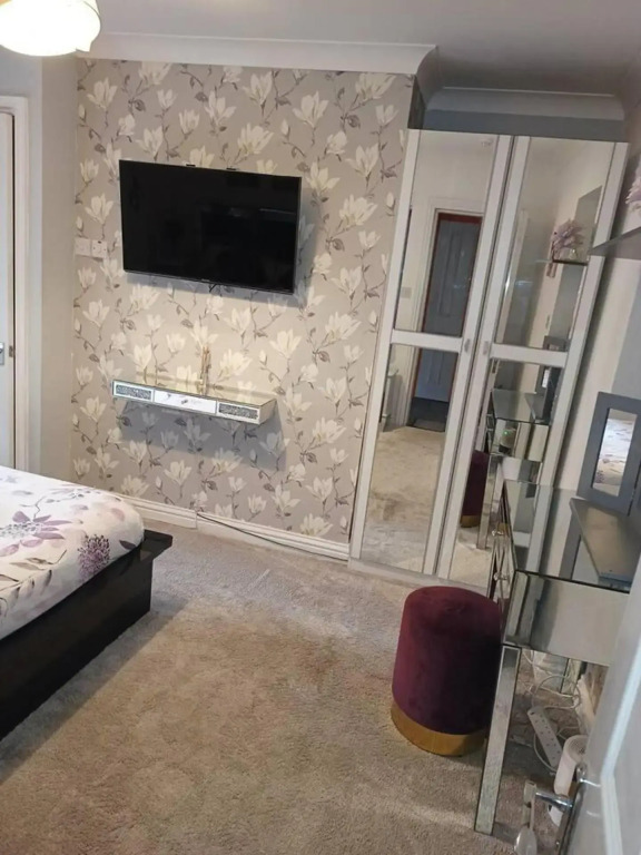 Beach Apartment - Sleeps 4, Garden & Parking