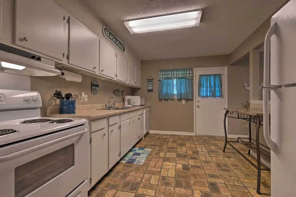 Breezy Gulfport Getaway < 1 Mile to Beach + Casino