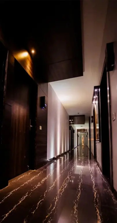 Hotel Crossroad by OYO Rooms