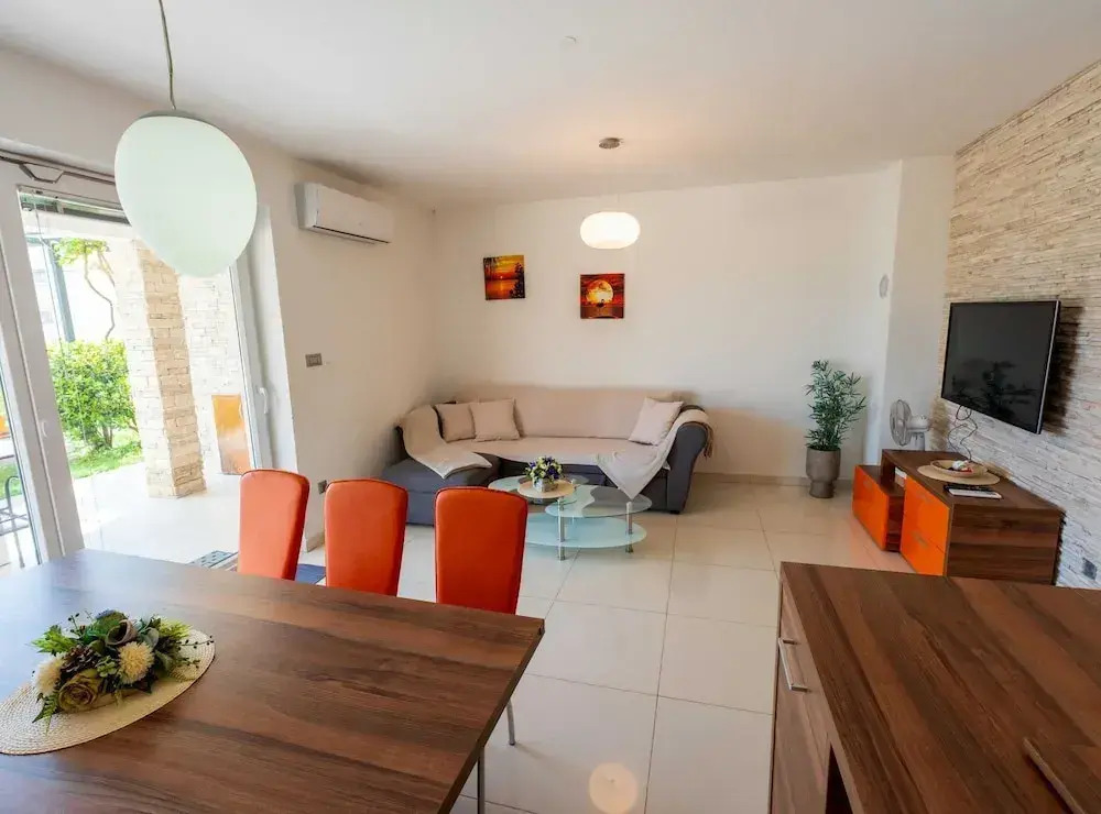 Charming Three Bedroom House Turanj