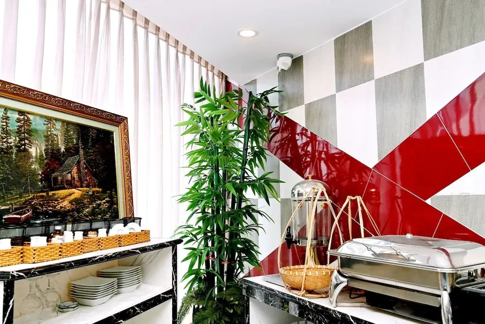 Ten Dollars Hotel