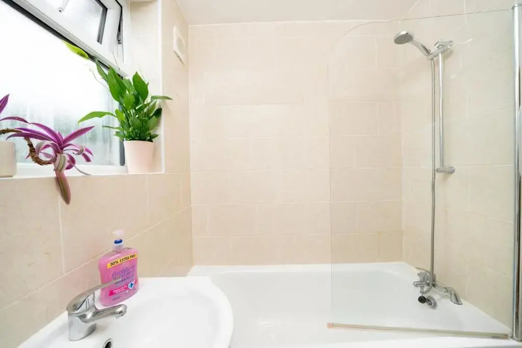 F5 Private Double Room (Sandycroft Guest House)