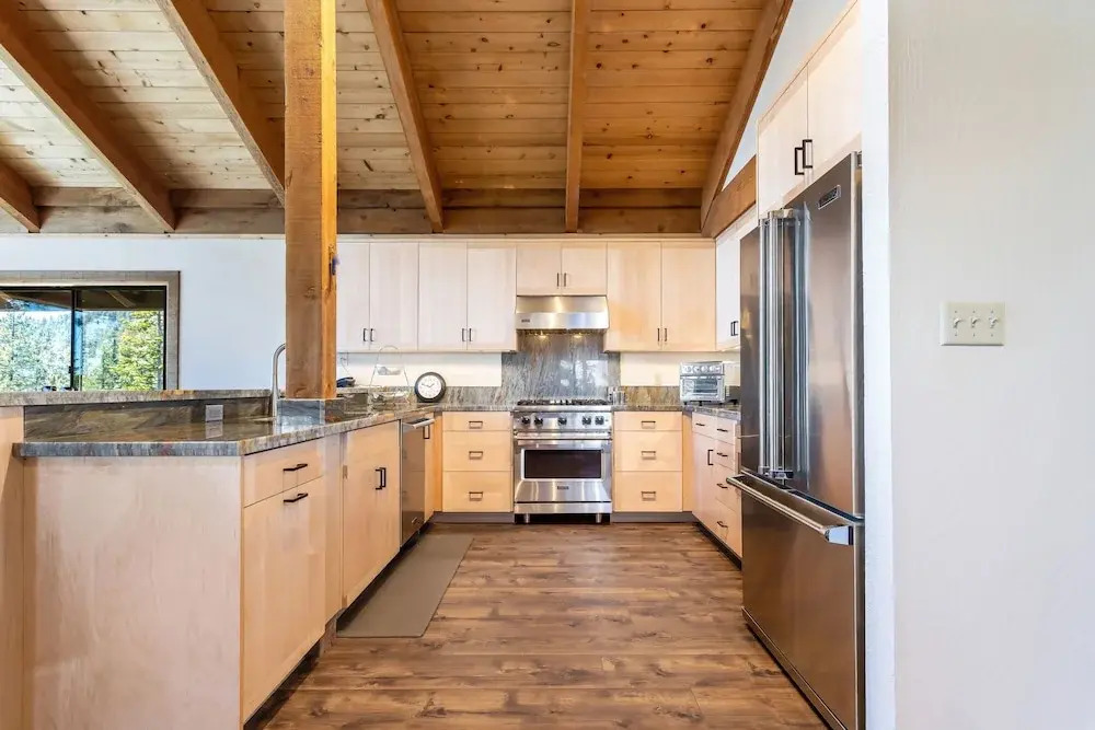 AMAZING VIEWS- MODERN HOME- SH #14 by Bear Valley Vacation Rentals