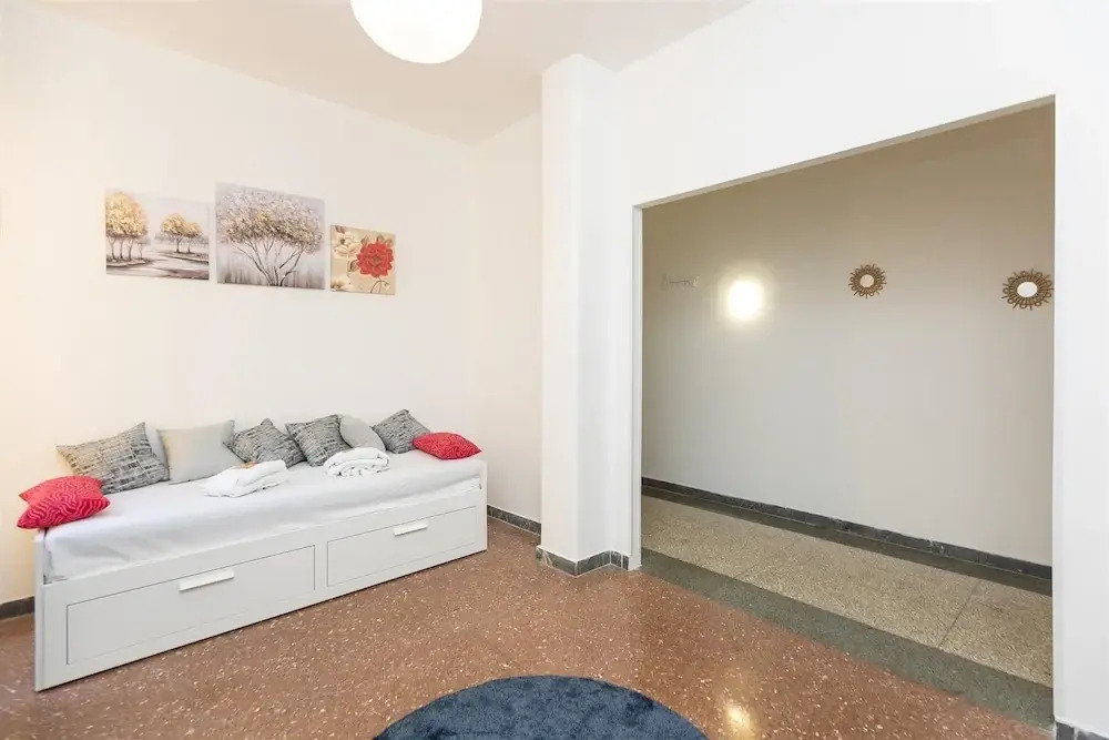 Rental in Rome Jenner Apartment