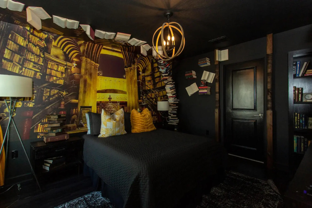 Magical Muggle Mansion Pool Spa Sleeps 23