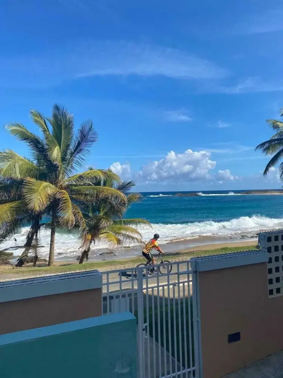 Beach condo with Pool and Ocean View