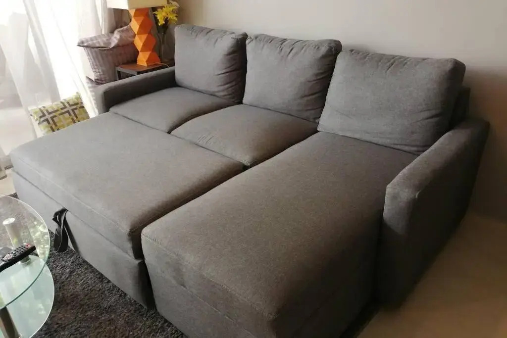 Modern 1 bedroom suite by beach Great location!