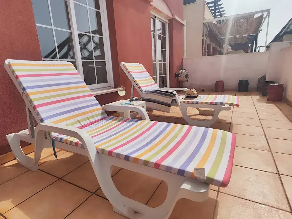 Charming Three Bedrooms Apartment With Seaview