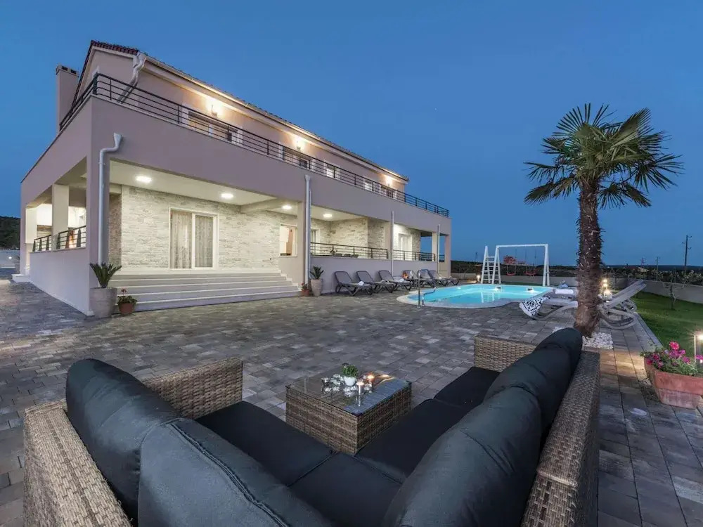 Villa With Private Heated Pool