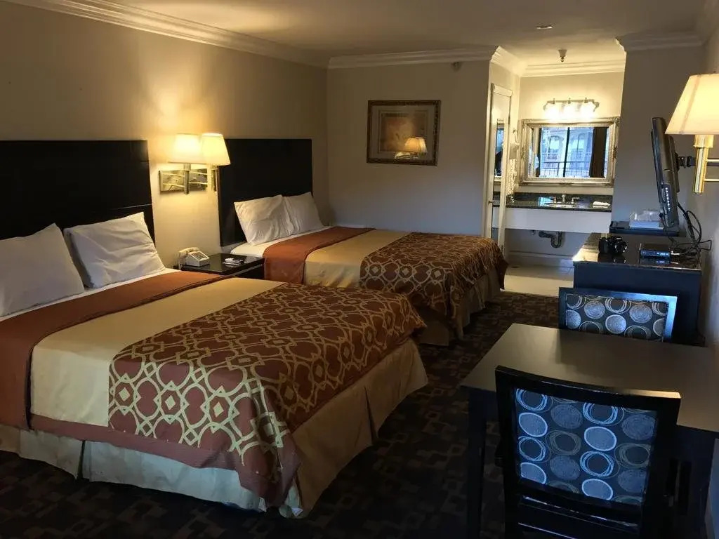 Castaic Inn Near Six Flags Magic Mountain