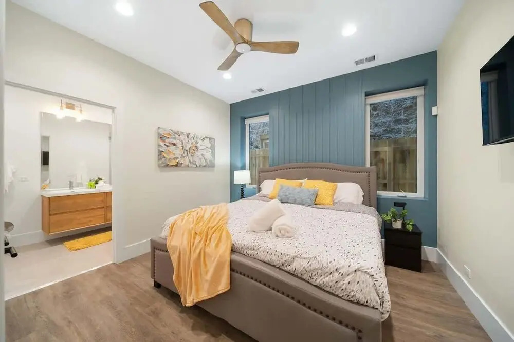New Two Bed Condo by United Center With Balcony