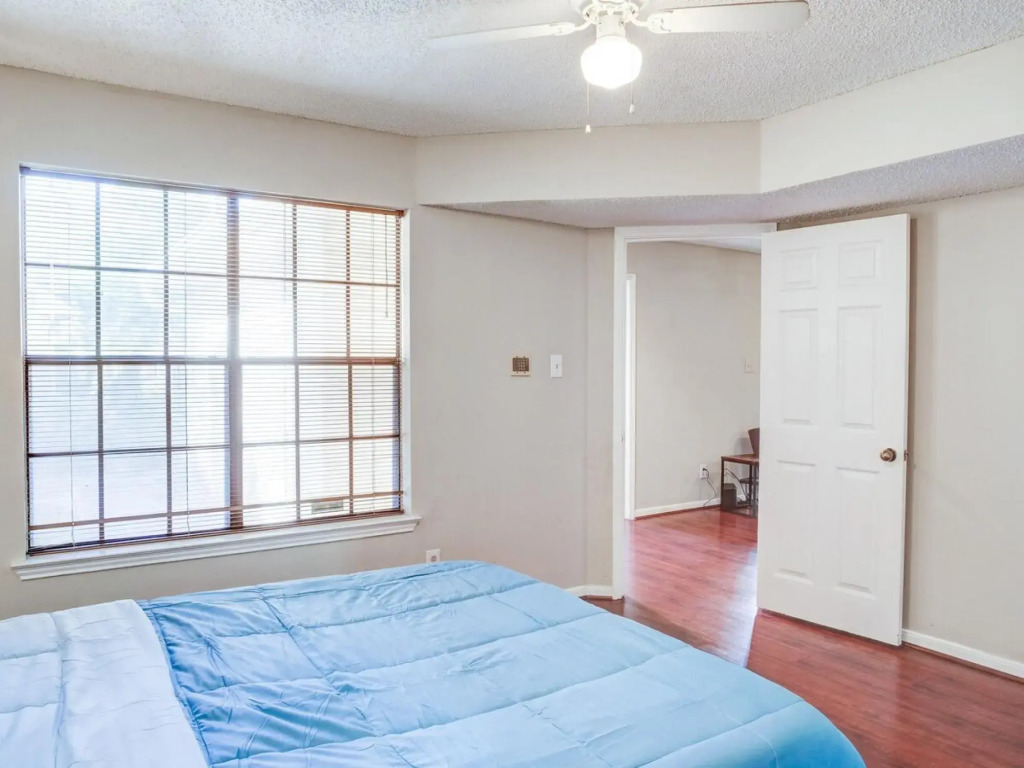Lovely 2 BR, 1 ba condo near Medcenter